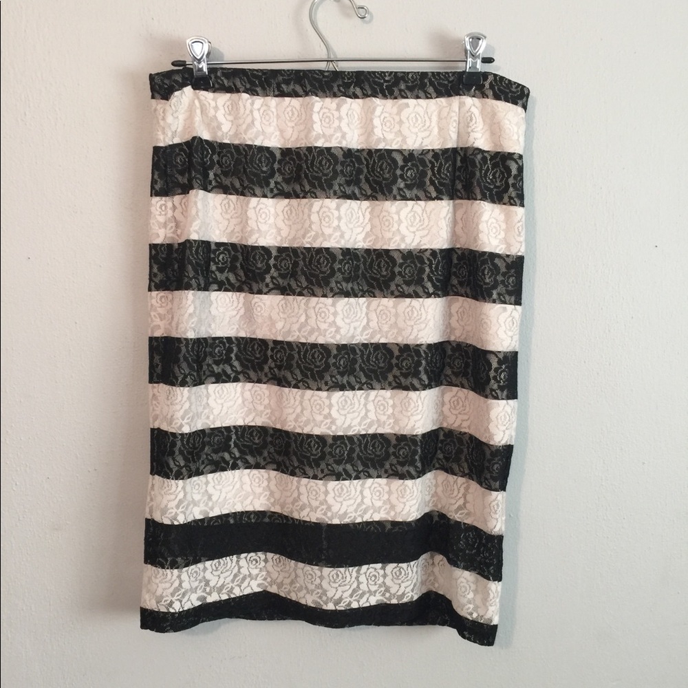 Elle Black & White Lace Pencil Skirt